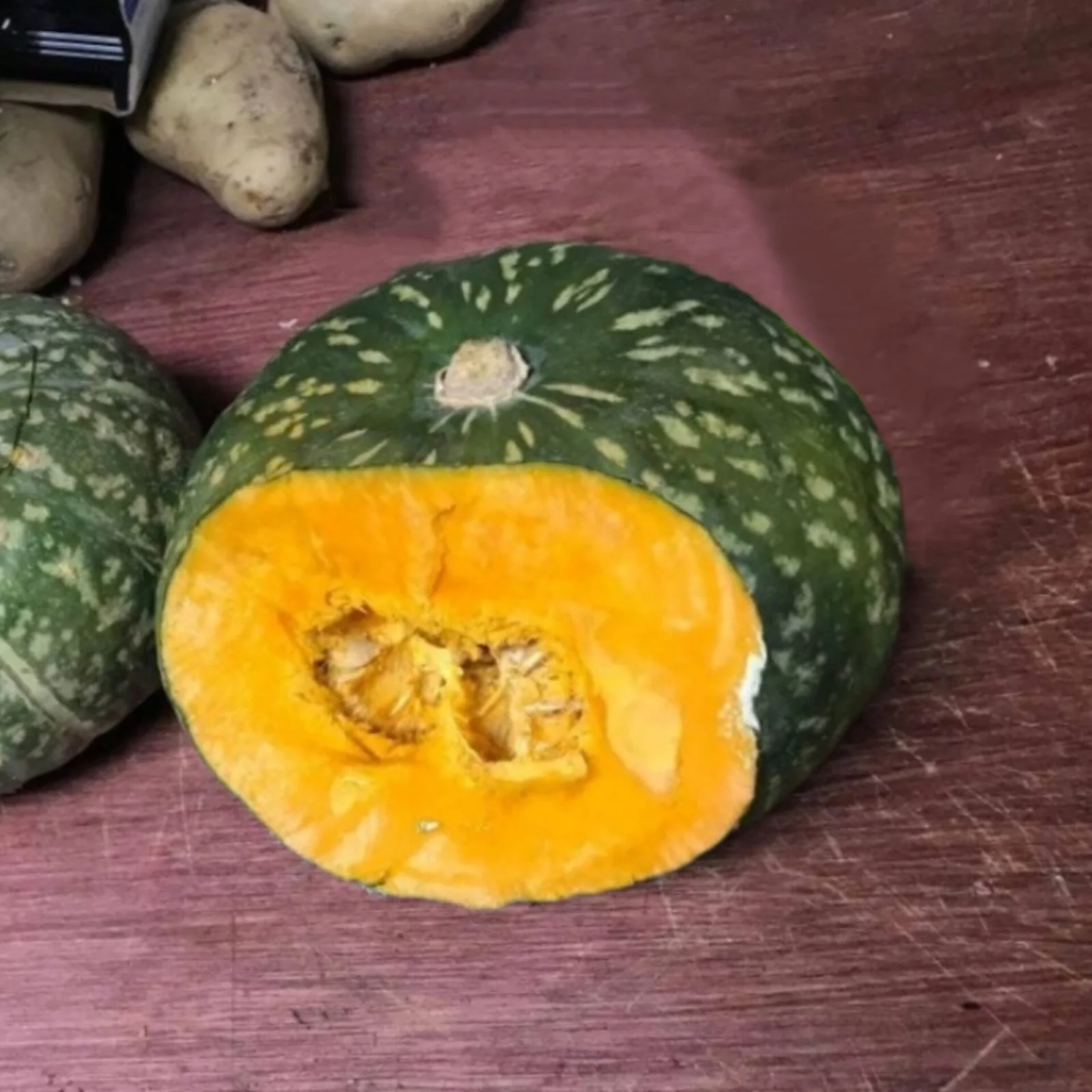 Auyama. Calabaza versátil y nutritiva, cultivada en fincas sostenibles, con amplios usos en la cocina y la industria.